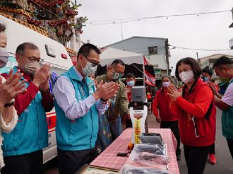 溪北六興宮捐贈新港分隊自動心肺復甦機