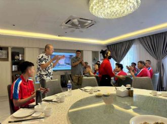 第四天：午餐響宴強記海鮮酒家~慈念堂鄭明德堂主、葉孫寧會長熱烈歡迎接待。