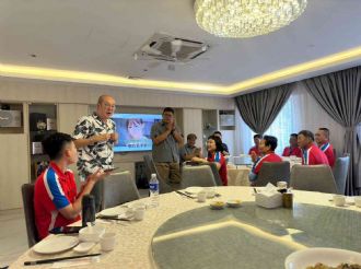 第四天：午餐響宴強記海鮮酒家~慈念堂鄭明德堂主、葉孫寧會長熱烈歡迎接待。