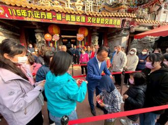 115年2月18日初二縣長至六興宮發紅包