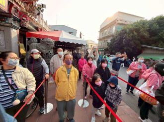 115年2月18日初二縣長至六興宮發紅包