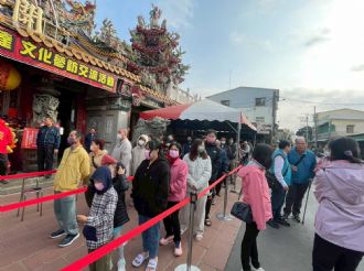 115年2月18日初二縣長至六興宮發紅包