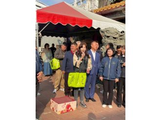 115年2月18日初二縣長至六興宮發紅包