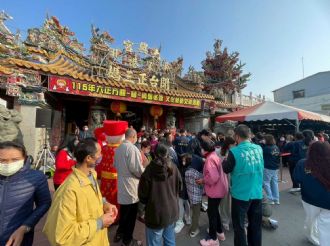 115年2月18日初二縣長至六興宮發紅包