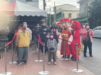 115年2月18日初二縣長至六興宮發紅包