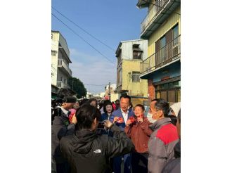 115年2月18日初二縣長至六興宮發紅包