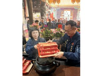 115年1月26日新港鄉公所安心、用心，普發振興禮金3000元，在溪北六興宮一心禀告，萬誠上達，恭請媽祖鑒納，加持護佑。