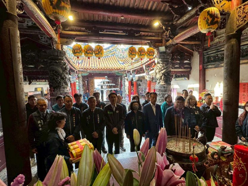 115年2月18日初二縣長至六興宮發紅包